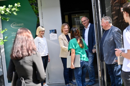 The apprentices received a warm welcome at the Infineon IT site at Lakeside Park in Klagenfurt.