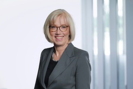 Elke Reichart, Mitglied des Vorstands und Chief Digital and Sustainability Officer von Infineon