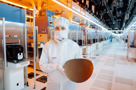 Die neue ultradünne Wafer-Technologie unterstreicht die Powering AI-Roadmap von Infineon, die eine möglichst energieeffiziente Stromversorgung für KI-Serverkonfigurationen vom Stromnetz bis zum Prozessorkern ermöglicht.